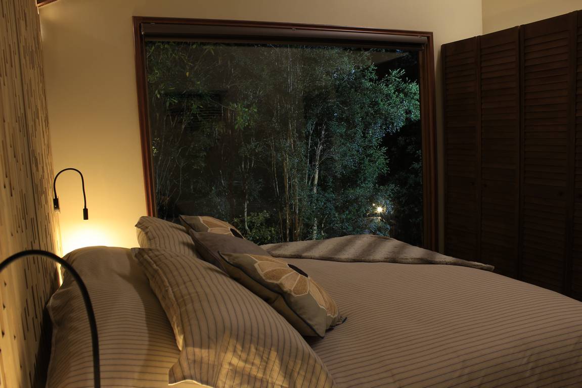 sitio-de-vacaciones-en-el-medio-del-bosque